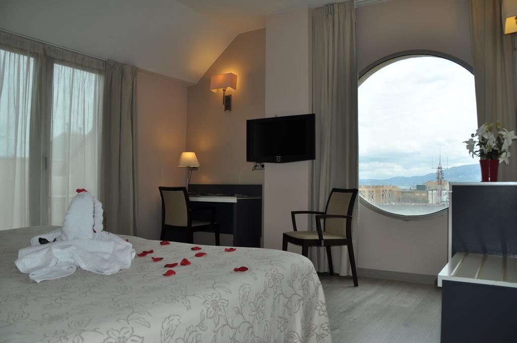 Hotel Vila De Muro ムーロ・デ・アルコイ エクステリア 写真